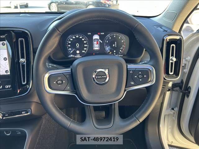 Volvo XC40 2022-06 4051317-25