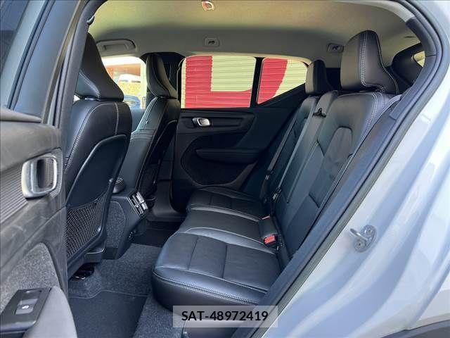 Volvo XC40 2022-06 4051317-8