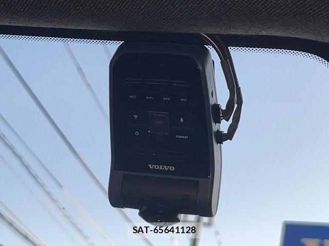 Volvo XC40 2023-06 4244084-9