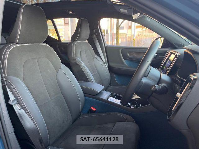 Volvo XC40 2023-06 4244084-12