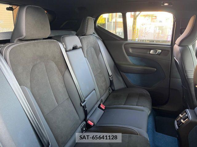 Volvo XC40 2023-06 4244084-13