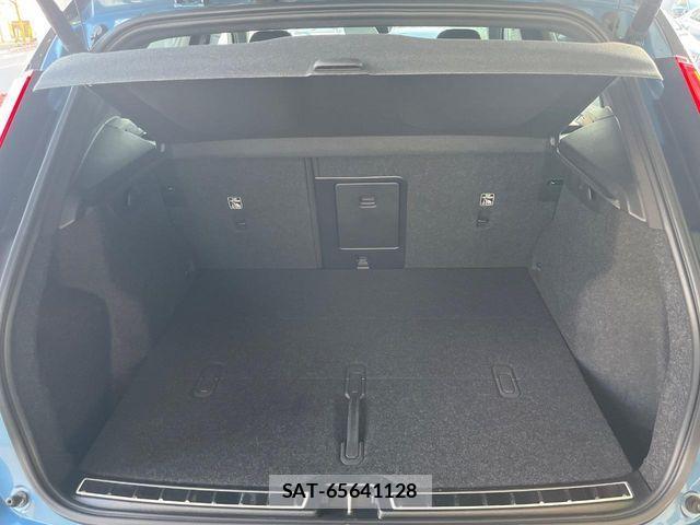 Volvo XC40 2023-06 4244084-14
