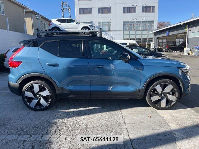 Volvo XC40 2023-06 4244084-18