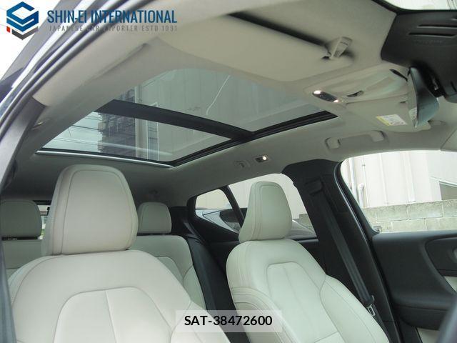 Volvo XC40 2021-05 4759227-8