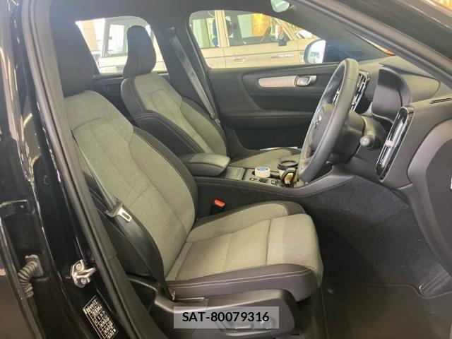 Volvo XC40 2021-11 4993414-9