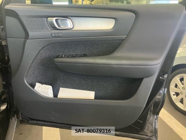 Volvo XC40 2021-11 4993414-14