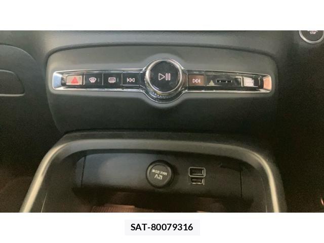 Volvo XC40 2021-11 4993414-25