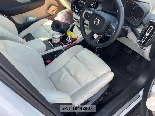 Volvo XC40 2021-10 4993394-9