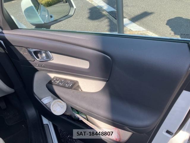 Volvo XC40 2021-10 4993394-8
