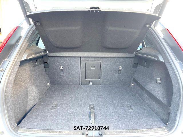 Volvo XC40 2018-04 5882206-13