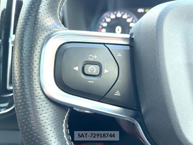 Volvo XC40 2018-04 5882206-5