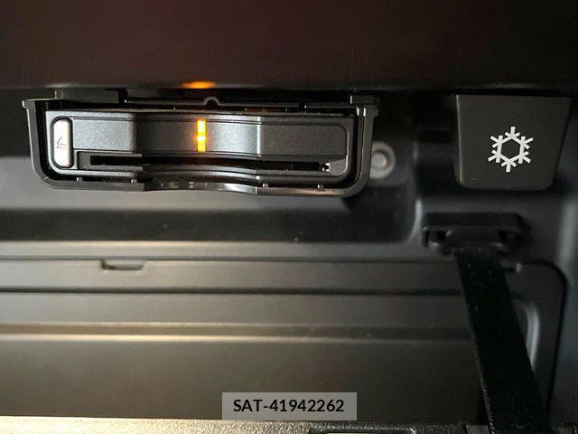 Volvo XC40 2018-12 5882219-9