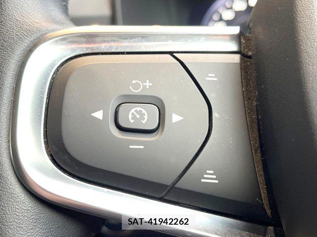 Volvo XC40 2018-12 5882219-8