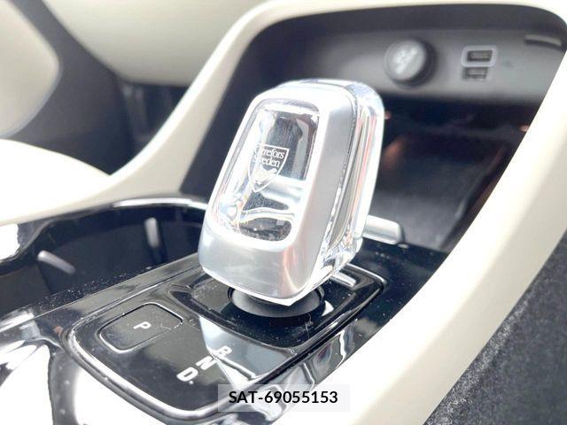 Volvo XC40 2021-06 5882200-4