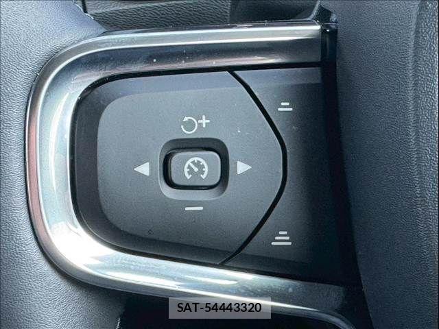 Volvo XC40 2024-10 5882204-10
