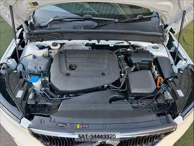 Volvo XC40 2024-10 5882204-11