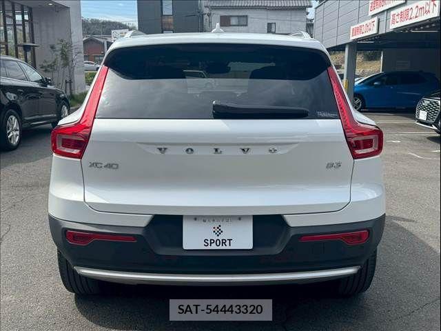 Volvo XC40 2024-10 5882204-13