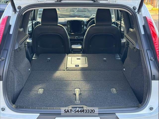 Volvo XC40 2024-10 5882204-17