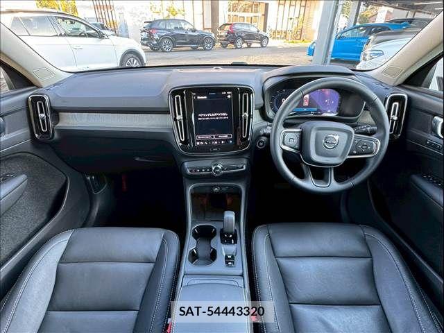 Volvo XC40 2024-10 5882204-2