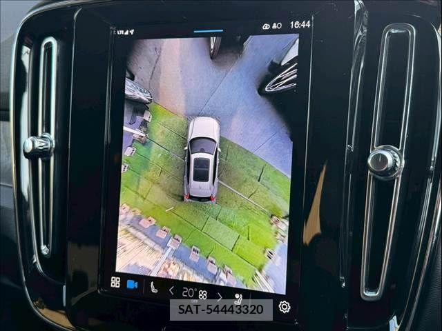 Volvo XC40 2024-10 5882204-4