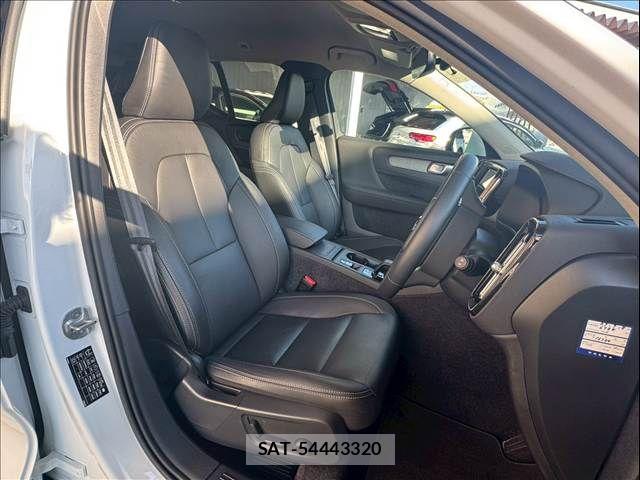 Volvo XC40 2024-10 5882204-5