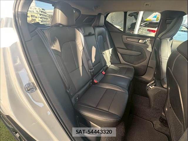 Volvo XC40 2024-10 5882204-6