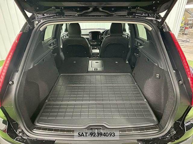 Volvo XC40 2025-03 5882197-17