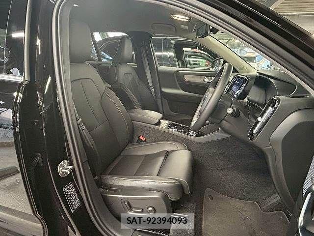 Volvo XC40 2025-03 5882197-6