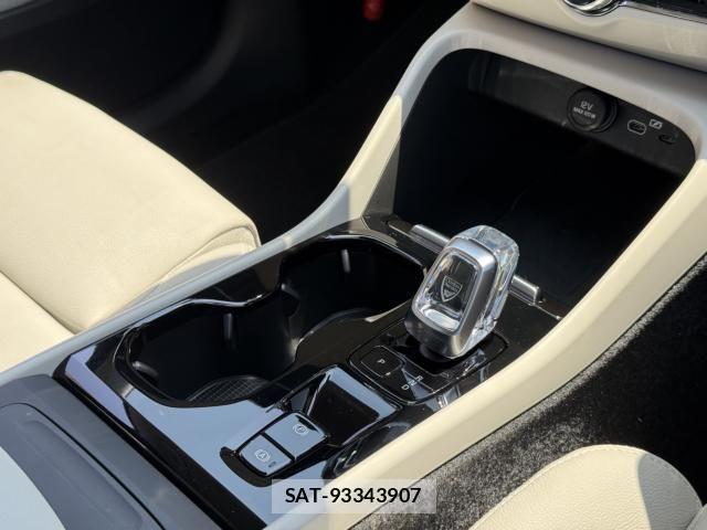 Volvo XC40 2024-04 6504580-12