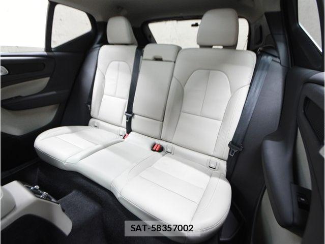 Volvo XC40 2022-06 6615523-29