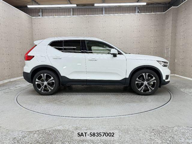 Volvo XC40 2022-06 6615523-8