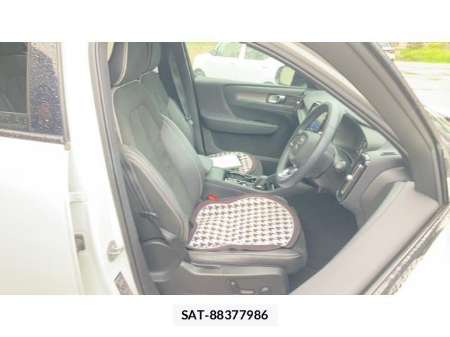 Volvo XC40 2022-03 6615528-25