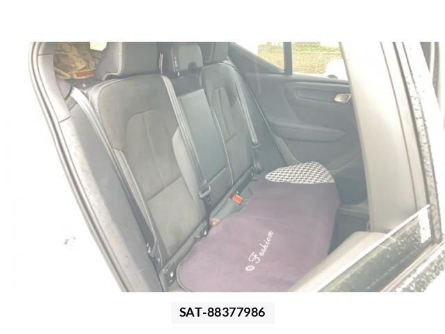 Volvo XC40 2022-03 6615528-26