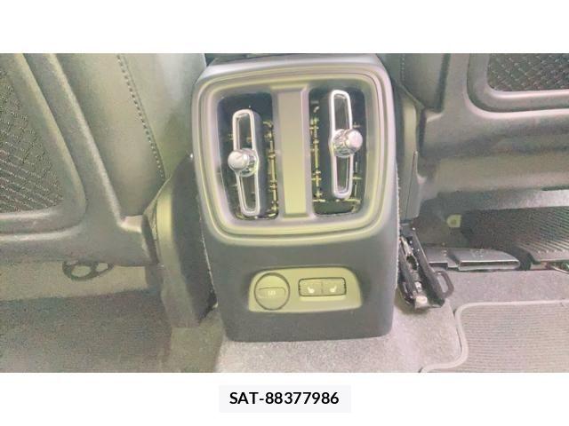 Volvo XC40 2022-03 6615528-27
