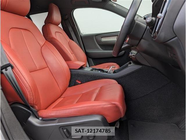 Volvo XC40 2021-08 6678658-9