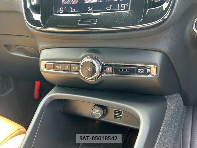 Volvo XC40 2022-07 6717696-9
