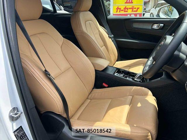Volvo XC40 2022-07 6717696-17