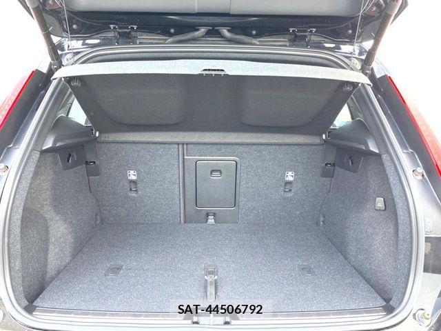 Volvo XC40 2021-05 6753810-13