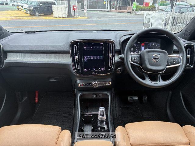 Volvo XC40 2021-08 6817881-2