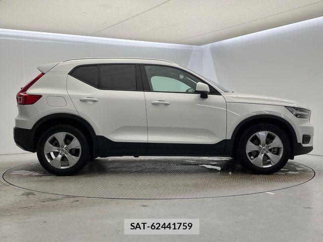 Volvo XC40 2022-03 6817884-17