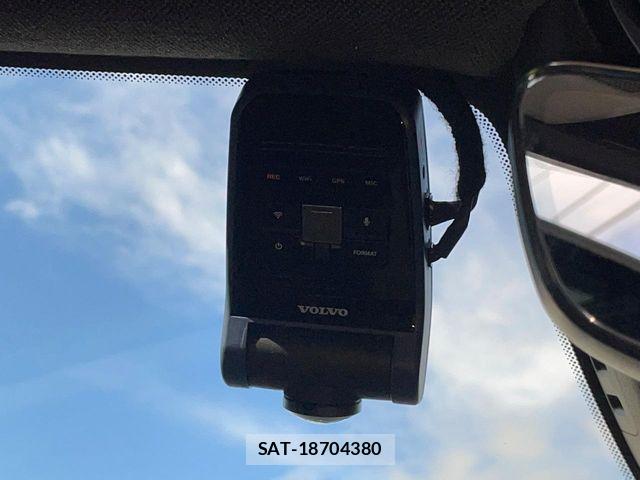 Volvo XC40 2023-07 6915060-9