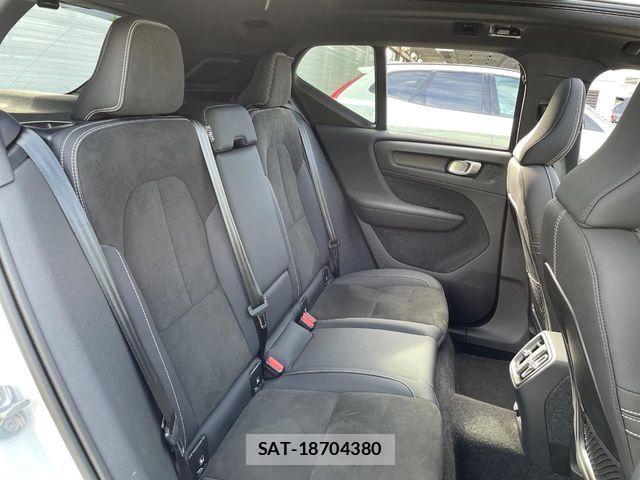 Volvo XC40 2023-07 6915060-13