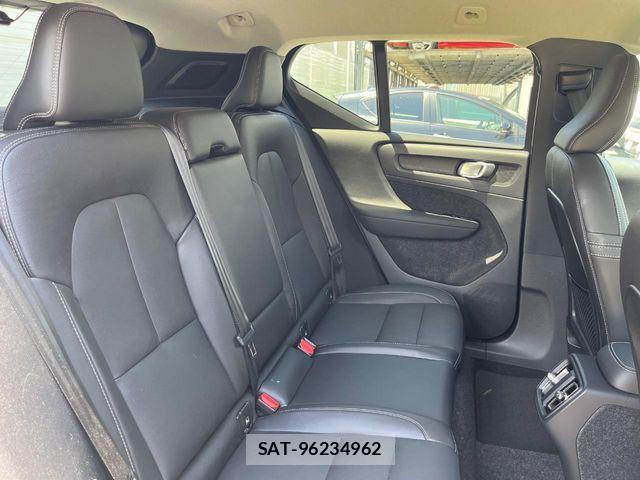 Volvo XC40 2024-10 6915062-13