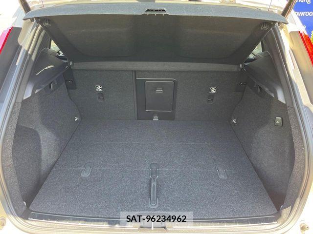 Volvo XC40 2024-10 6915062-14