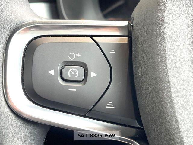 Volvo XC40 2022-09 6915066-7