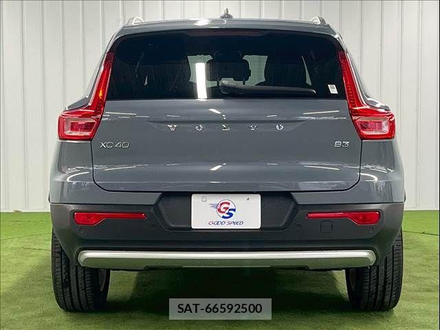 Volvo XC40 2022-09 6999054-13