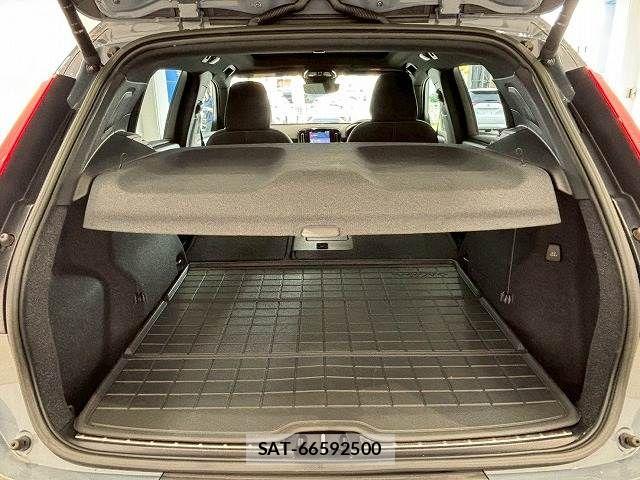 Volvo XC40 2022-09 6999054-17
