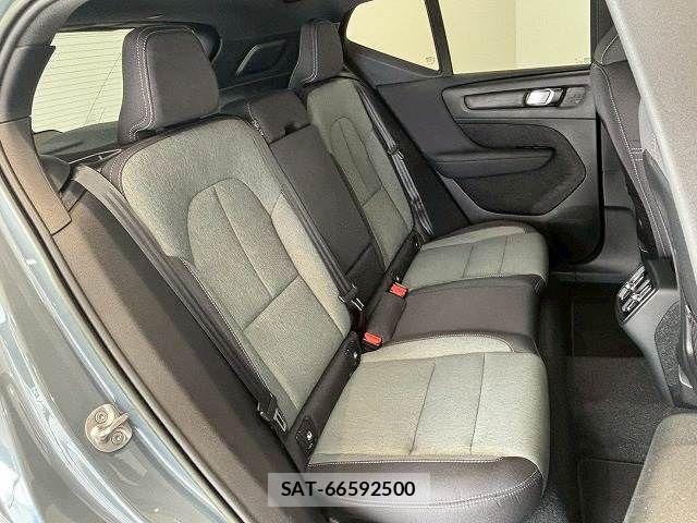 Volvo XC40 2022-09 6999054-7
