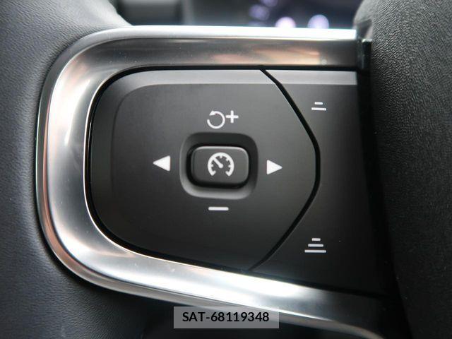 Volvo XC40 2023-09 7061268-9