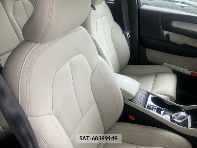 Volvo XC40 2023-09 7061272-11